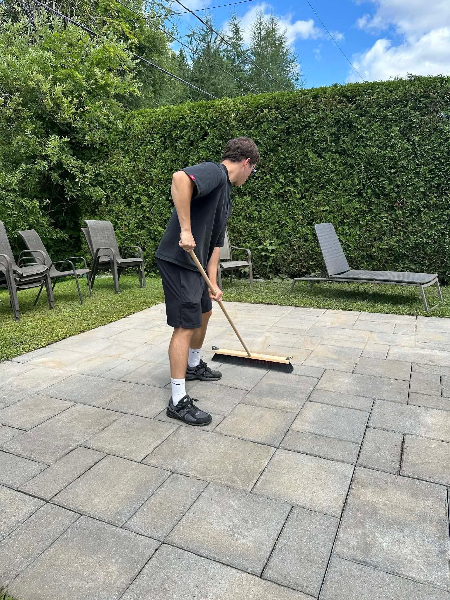 Application de sable polymère dans les joints
